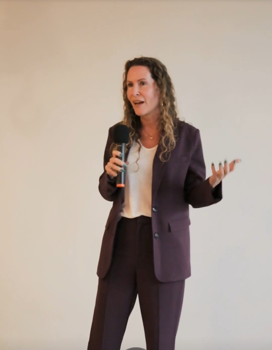 Angélique Kool als spreker op het podium
